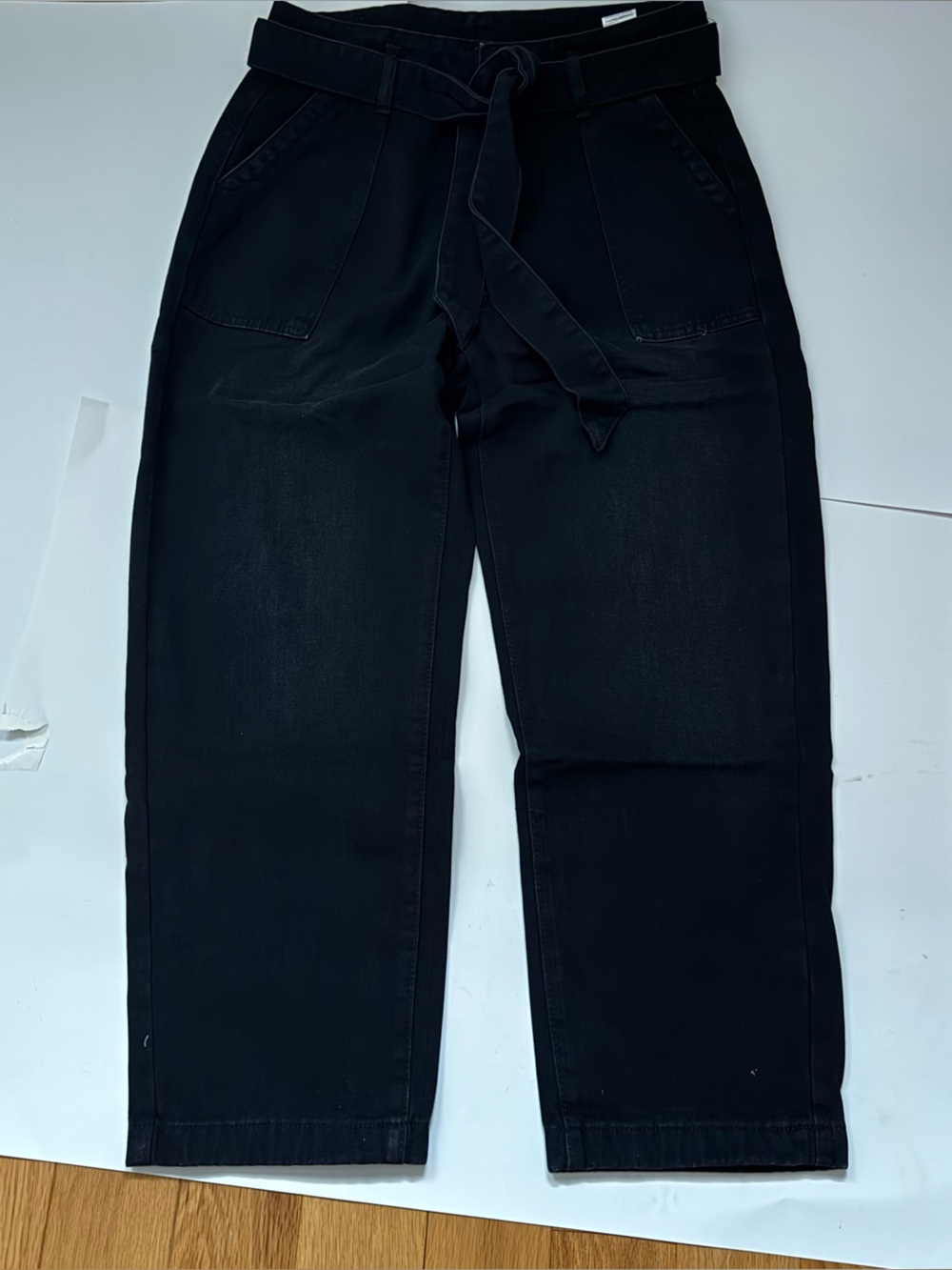 Emery Rose Women’s Straight Leg Jeans With Belt